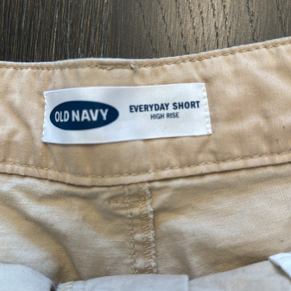 🔴 OLD NAVY KHAKI HIGH RISE SHORTS SIZE 8 - Picture 2 of 3